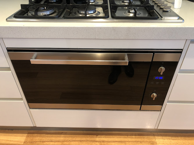 Fix My Oven. Oven repairs Melbourne. in Bentleigh East